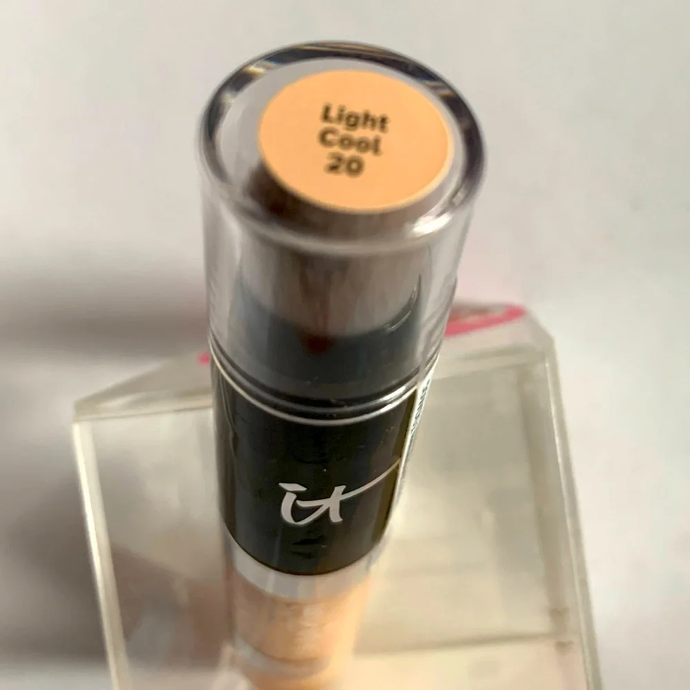 IT Cosmetics Bye Bye Dark Spots Concealer Serum - Natural Finish (Light Cool 20)